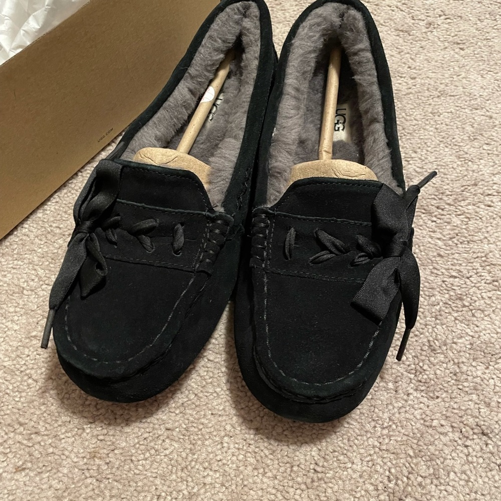 Womans Ugg Slide on shoes with Ansley lace